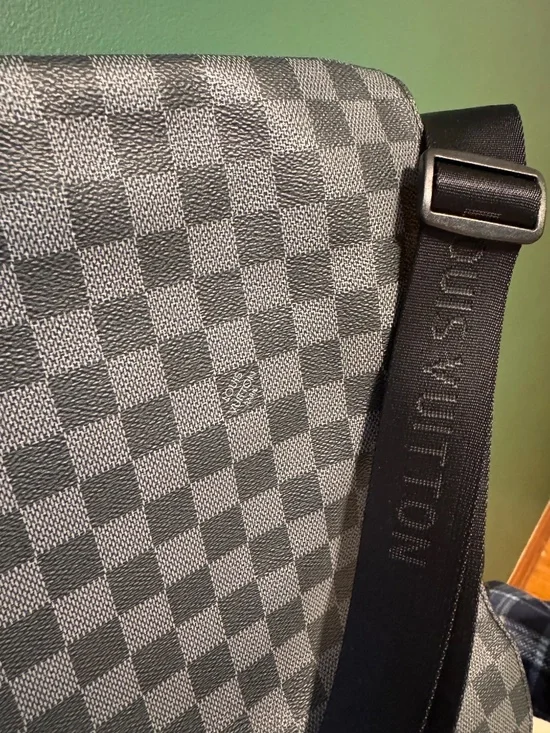 Louis Vuitton Damier Graphite Canvas District MM Bag - Picture 4 of 10